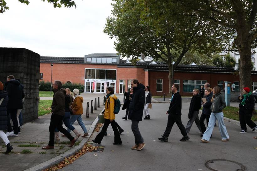 Die Tour am Donnerstagabend startete beim Kulturzentrum in Bonneweg