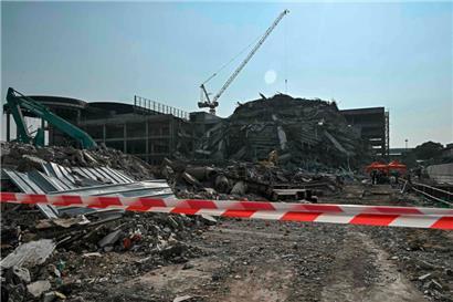 Die Trümmer einer Baustelle sind nach dem Einsturz eines Gebäudes in Bangkok am 28. März 2025 nach einem Erdbeben zu sehen

