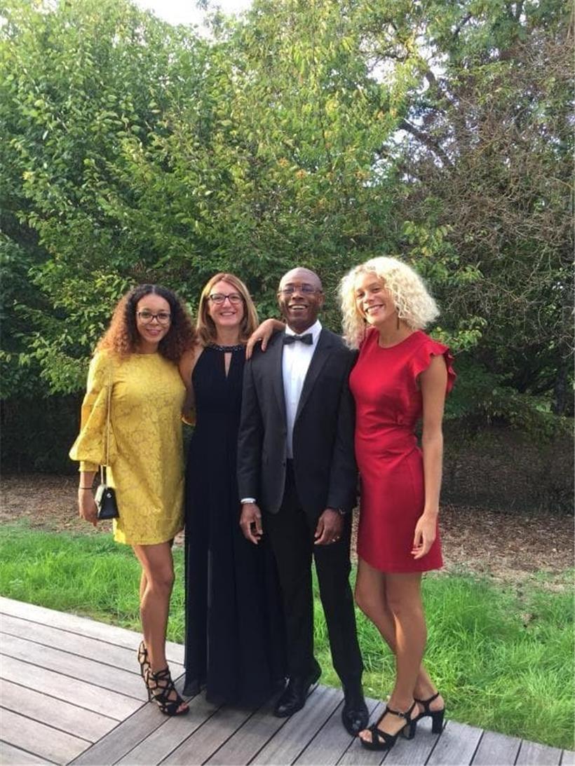 Die Tshilumbas: (v.l.) Tiffany, Mutter Kathy, Vater Raphaël und Elodie
