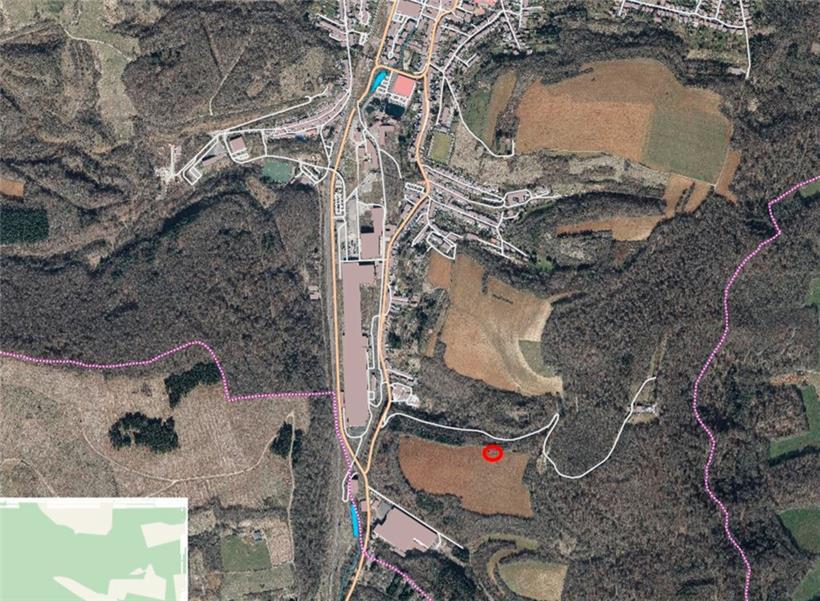 Die Überreste des Badezimmers wurden an dem rot markierten Kreis entsorgt
