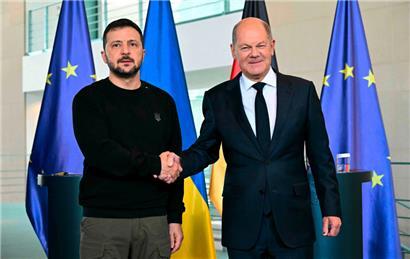 Die Ukraine erhält weitere Militärhilfe aus dem Westen: Präsident Wolodymyr Selenskyj war gestern zu Besuch beim deutschen Kanzler Olaf Scholz in Berlin
