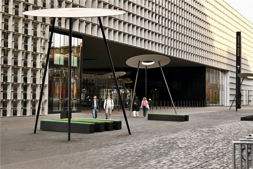 Universität Luxemburg Gebäude mit moderner Architektur, Symbol für Bildung und Forschung in Luxemburg