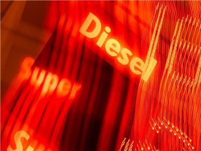 Unsichere Lage im Nahen Osten beeinflusst steigende Ölpreise auf globalen Energiemärkten