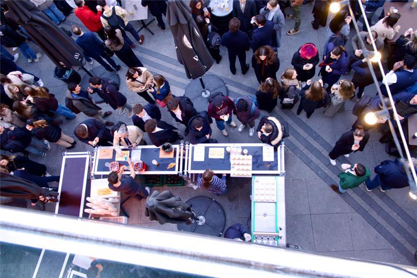 Die Veranstaltung erfüllt eine wichtige soziale Funktion für Expats und Berufsei...