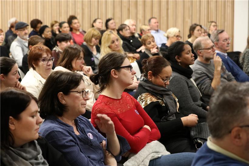 Die Veranstaltung war äußerst gut besucht; Frauen waren in der Überzahl, doch es gab auch männliches Interesse
