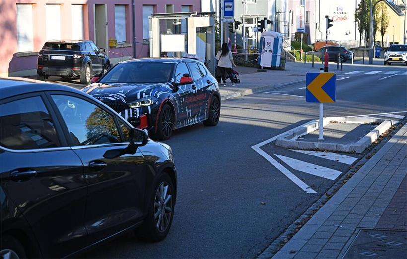 Warum die 30er‑Zone in der Hauptstraße nicht Teil des Verkehrsreglements ist Die Verengungen in der Straße sind der Opposition ein Dorn im Auge