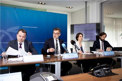 Die Vertreter des Wirtschaftsministeriums (v.l.n.r.) Steve Fritz, Franz Fayot, Agnès Germain und Marc Ernsdorff stellen die neuen Regelungen vor
