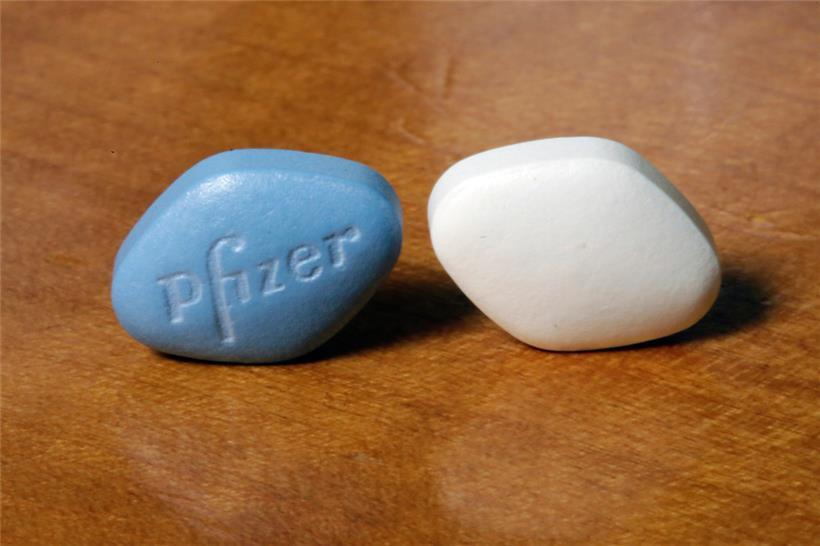 Die Viagra-Pille von Pfizer (links) und die generische Variante des Tochterunternehmens Greenstone, „sildenafil citrate“
