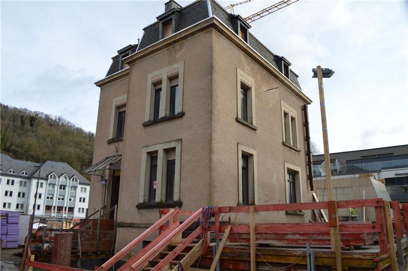 Villa Conter an der rue Alexis Heck in Diekirch, historische Architektur und idyllische Straßenszene