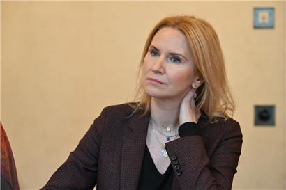 Die Vize-Sprecherin des ukrainischen Parlaments, Olena Kondratiuk, beim Tageblatt-Hintergrundgespräch
