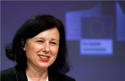 Die Vizepräsidentin der EU-Kommission Vera Jourova bleibt freundlich und bleibt offen für weitere Gespräche mit Warschau
