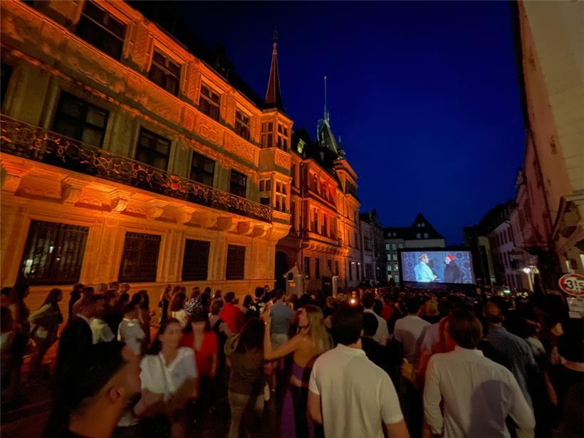 Die Vorstellung zum Film „Breakfast at Tiffany’s“ ging am Samstagabend auf dem Vorplatz des großherzoglichen Palasts über die Bühne
