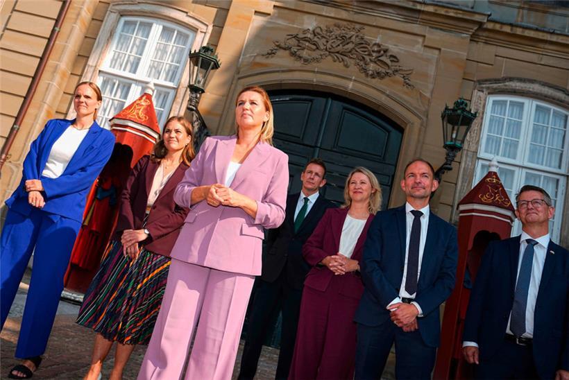 Die Vorwürfe richten sich auch gegen die eben erst frisch ernannte Digitalisierungsministerin Caroline Stage (erste von links)
