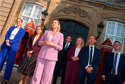 Die Vorwürfe richten sich auch gegen die eben erst frisch ernannte Digitalisierungsministerin Caroline Stage (erste von links)
