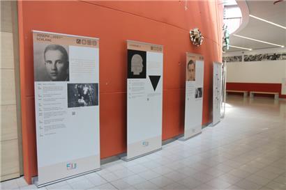 Die Wanderausstellung befindet sich zurzeit im Eingangsbereich des Lycée Mathias Adam in Petingen
