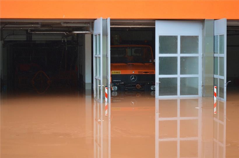 Die Werkstätten und Garagen der Gemeindedienste in Colmar-Berg standen ebenso un...