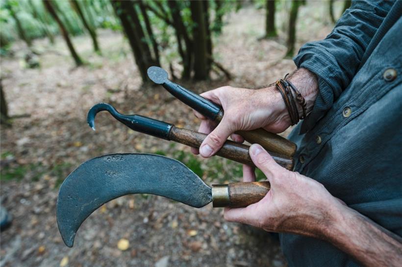 Die Werkzeuge, die es zum Eichenschälen braucht: „Kromm“, „Rësser“ und „Louläffel“
