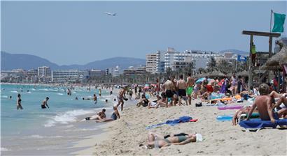 Die Zahl der Infektionen steigt besorgniserregend auf der Ferieninsel Mallorca und anderen spanischen Urlaubsorten
