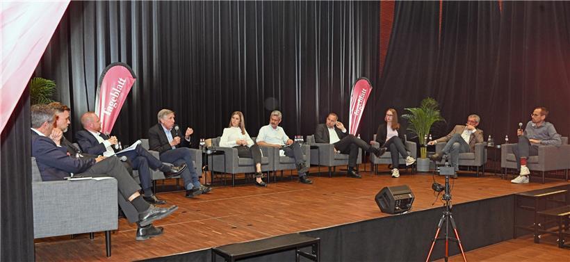 Die Zentrumskandidaten kamen in Oberanven zu angeregten Diskussionen zusammen