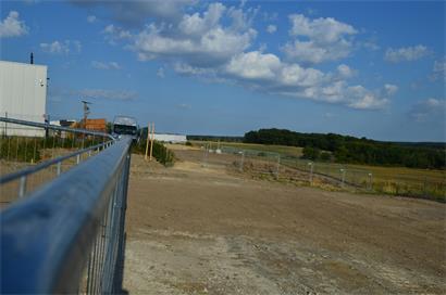 Die Zufahrtsstraße zum Areal des geplanten Rechenzentrums nimmt Form an
