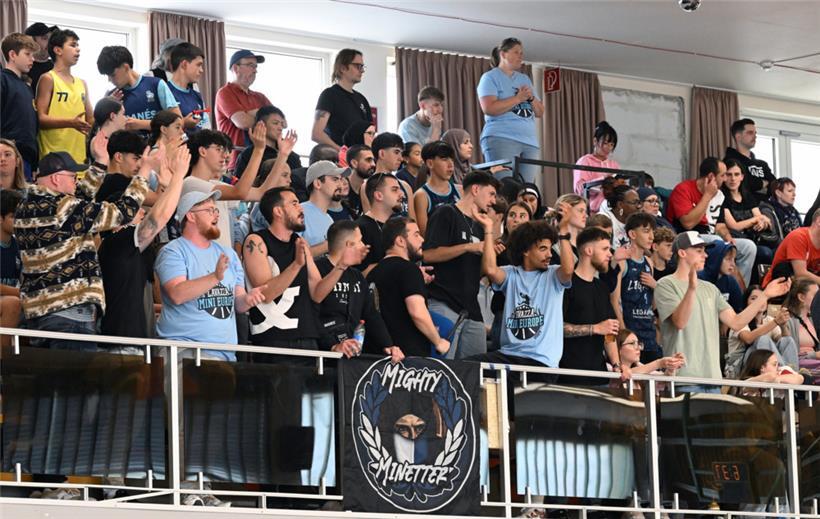 Die Zuschauer auf den Tribünen machten ordentlich Stimmung
