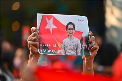 Die abgesetzte Regierungschefin Aung San Suu Kyi könnte laut Medienberichten der Tod drohen. 

