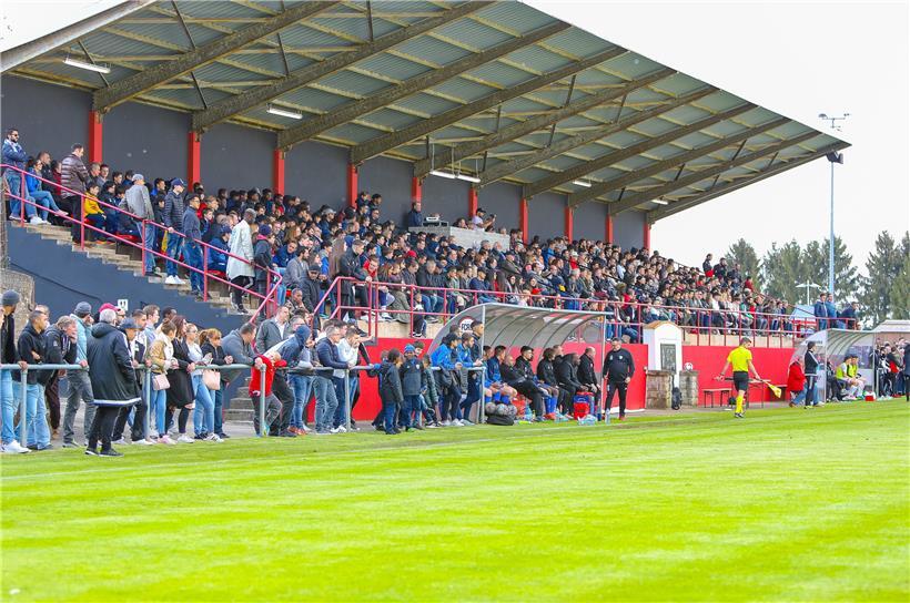 Die aktuelle Haupttribüne des Stade Jos Philippart muss einer neuen Konstruktion weichen
