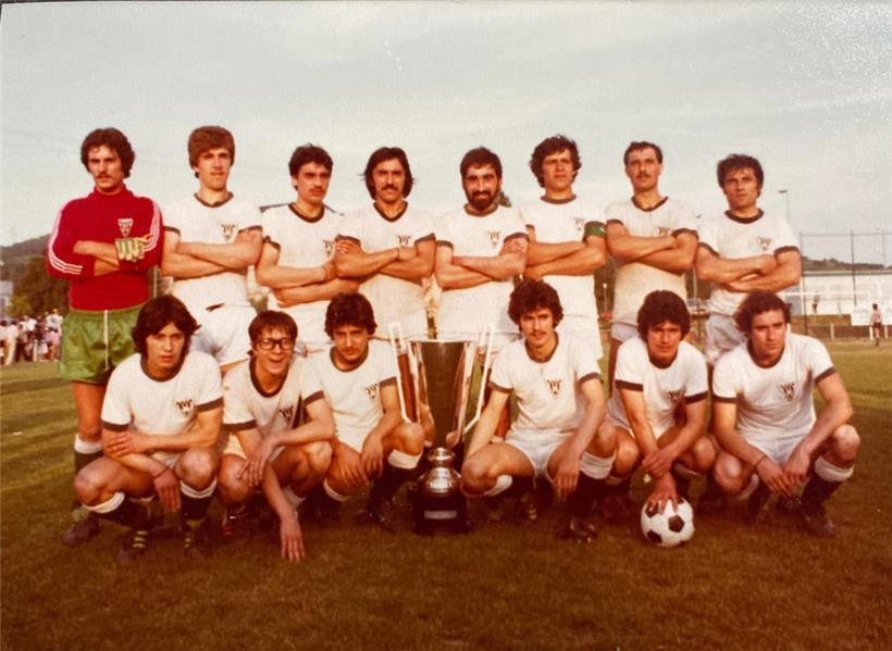 Die allerersten portugiesischen Meister Luxemburgs von der União Juventude Portuguesa de Esch (UJP) im Jahr 1979
