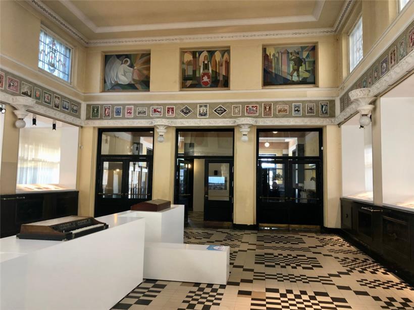 Die alte Hauptpost von Kaunas dient dieses Jahr als Ausstellungsfläche. Instrume...