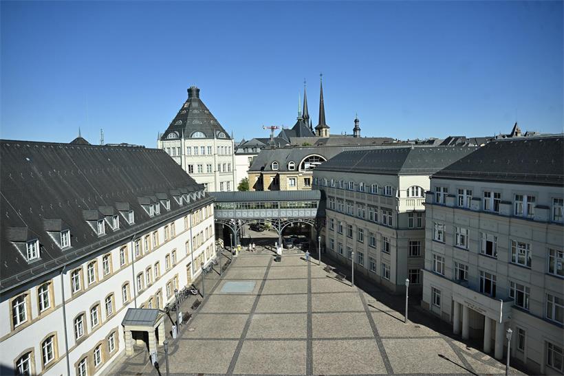 Die auf dem Plateau du Saint-Esprit gelegene „Cité judiciaire“ wurde 1991 beschlossen, 2003 wurde mit der Grundsteinlegung begonnen und 2008 wurde sie offiziell eingeweiht. Der Komplex vereint mehrere Gebäude, darunter die „Cour supérieure de justice“, das „Tribunal d‘arrondissement“ sowie das Friedensgericht.