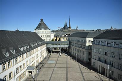 Die auf dem Plateau du Saint-Esprit gelegene „Cité judiciaire“ wurde 1991 beschlossen, 2003 wurde mit der Grundsteinlegung begonnen und 2008 wurde sie offiziell eingeweiht. Der Komplex vereint mehrere Gebäude, darunter die „Cour supérieure de justice“, das „Tribunal d‘arrondissement“ sowie das Friedensgericht.