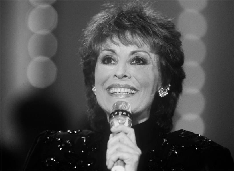 Die aus den 50er und 60er Jahren berühmte Sängerin Caterina Valente ist im Alter von 93 Jahren friedlich in ihrem Haus in Lugano in der Schweiz gestorben
