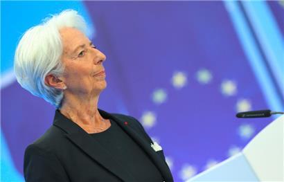Die ausufernde Inflation zwingt die EZB zu einer unerwartet kräftigen Zinserhöhung
