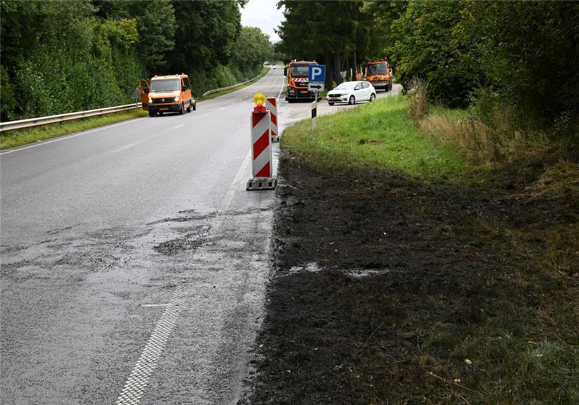 Die beiden Autos, die am 1. September auf der N15 zusammengestoßen waren, fingen sofort Feuer und brannten aus
