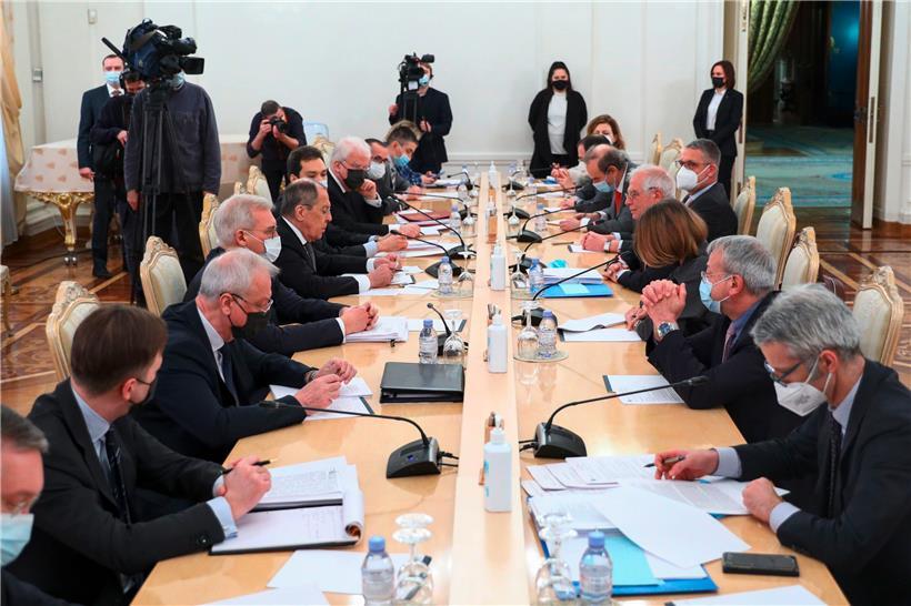 Die beiden Delegationen während der Unterredung im russischen Außenministerium
