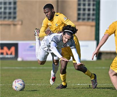 Die beiden Kämpfer im Mittelfeld: Diogo Pimentel (Strassen) und Bruno Freire (F91)
