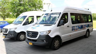 Die beiden Minibusse für die Ukraine am Donnerstagmorgen in Niederanven
