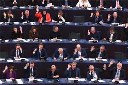Die beiden Rechtsfraktionen ID und EKR könnten dritt- und viertstärkste Kraft im Parlament werden
