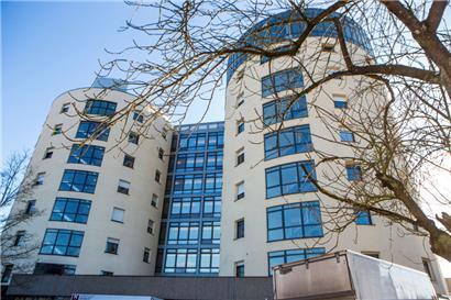 Die beiden Rundtürme der Clinique Sainte-Marie stammen aus den 1960er Jahren, denkmalgeschützt sind sie nicht
