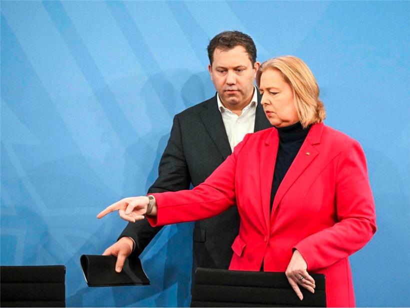 Die beiden SPD-Vorsitzenden Bärbel Bas und Lars Klingbeil haben ihre Mühe, wieder mehr Wähler für ihre Partei zu gewinnen

