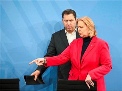 Die beiden SPD-Vorsitzenden Bärbel Bas und Lars Klingbeil haben ihre Mühe, wieder mehr Wähler für ihre Partei zu gewinnen
