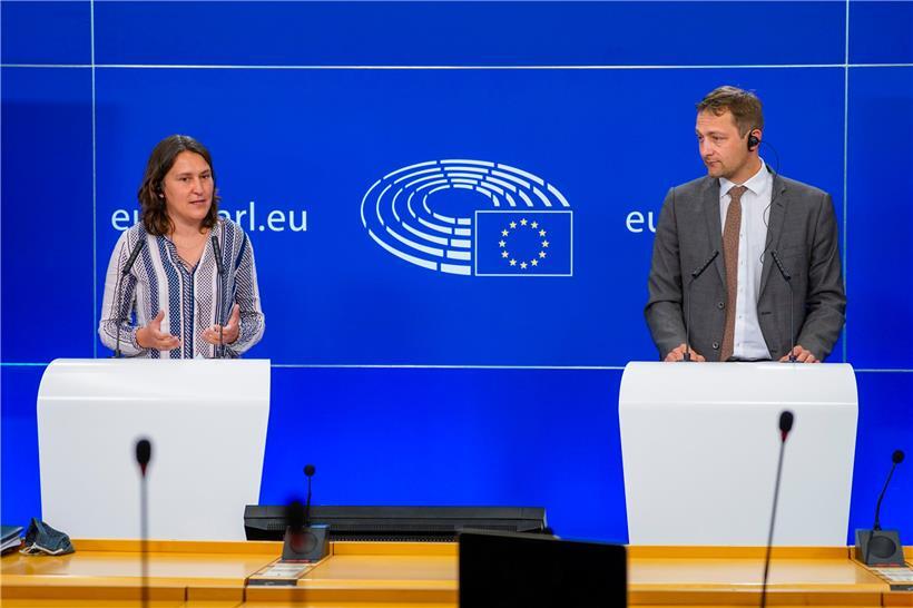 Die beiden Verfasser der Resolution, Kati Piri und Christophe Hansen, gestern während einer Pressekonferenz in Brüssel

