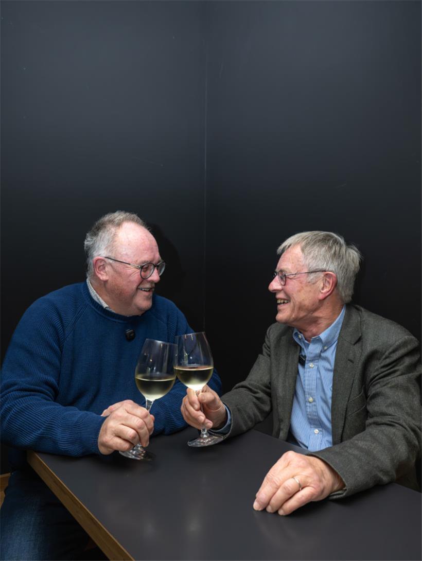 Die beiden ehemaligen Landwirtschaftsminister kennen sich seit vielen Jahren – beim Wiedersehen fließt der Austausch so selbstverständlich wie der Wein
