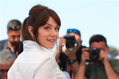 Die belgische Schauspielerin Emilie Dequenne posiert während eines Fototermins für den Film „Close“ bei der 75. Ausgabe des Filmfestivals von Cannes in Cannes
