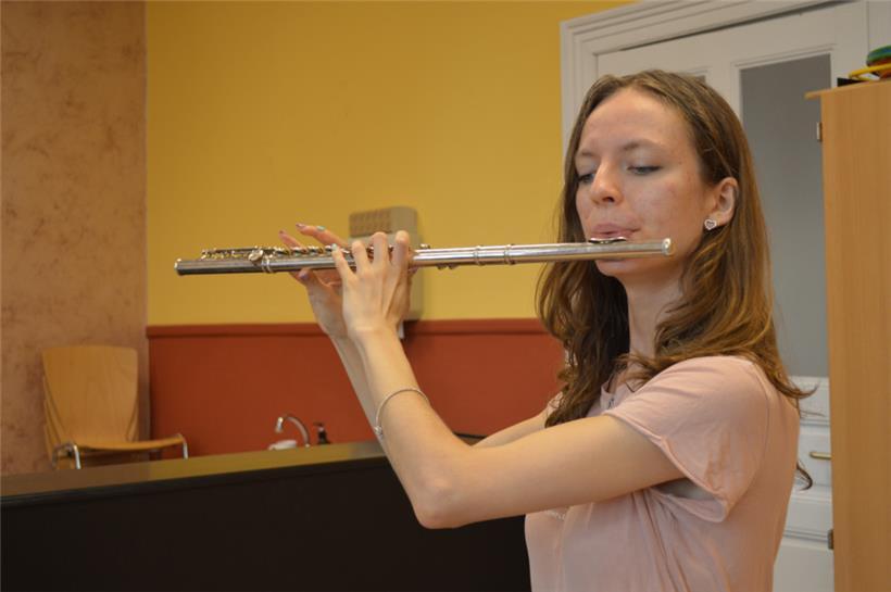 Die bereits hochausgebildete Musikerin Cathy Lazar aus Rumänien