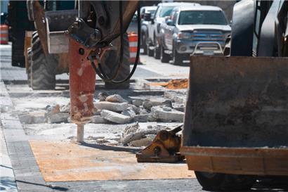 Die berühmte Kunstinstallation „Black Lives Matter“, ein im Juni 2020 angebrachter Schriftzug in gelber Farbe auf dem Asphalt, ist verschwunden
