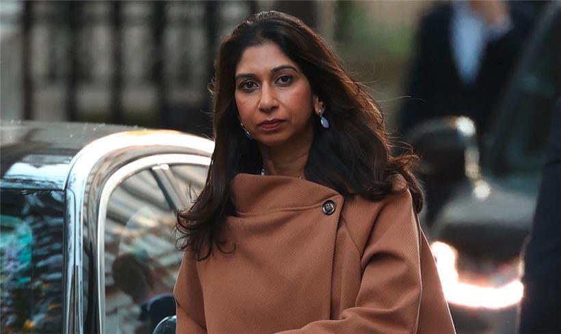 Die britische Innenministerin Suella Braverman auf dem Weg zur Kabinettssitzung beim Premierminister 

