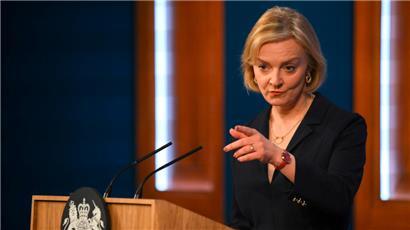 Die britische Premierministerin Liz Truss hielt am 14. Oktober eine Pressekonferenz im Downing Street Briefing Room im Zentrum von London
