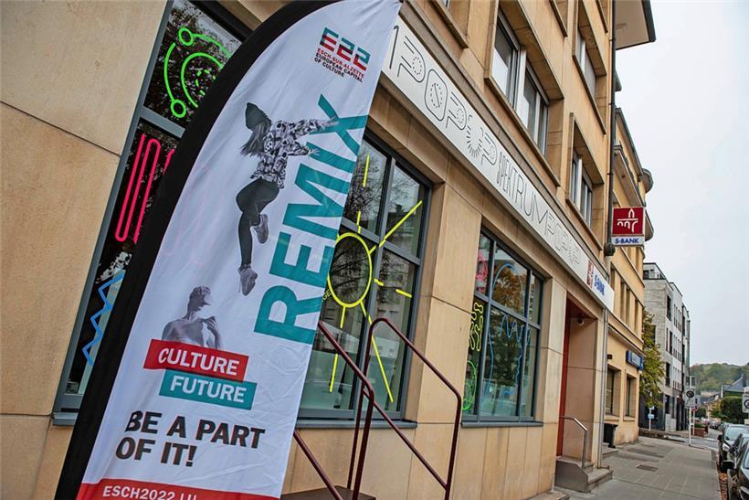 Die bunte Fassade von Spektrum, gleich neben der S-Bank
