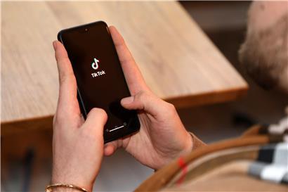Die chinesische App TikTok ist besonders bei Grundschülern beliebt. Das birgt einige Risiken. 
